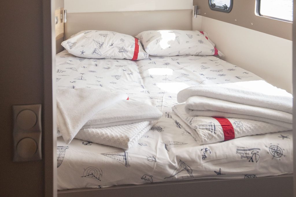 Aft cabin in catamaran Bali 4.5 LeAndra for charter in Orhaniye in Turkey