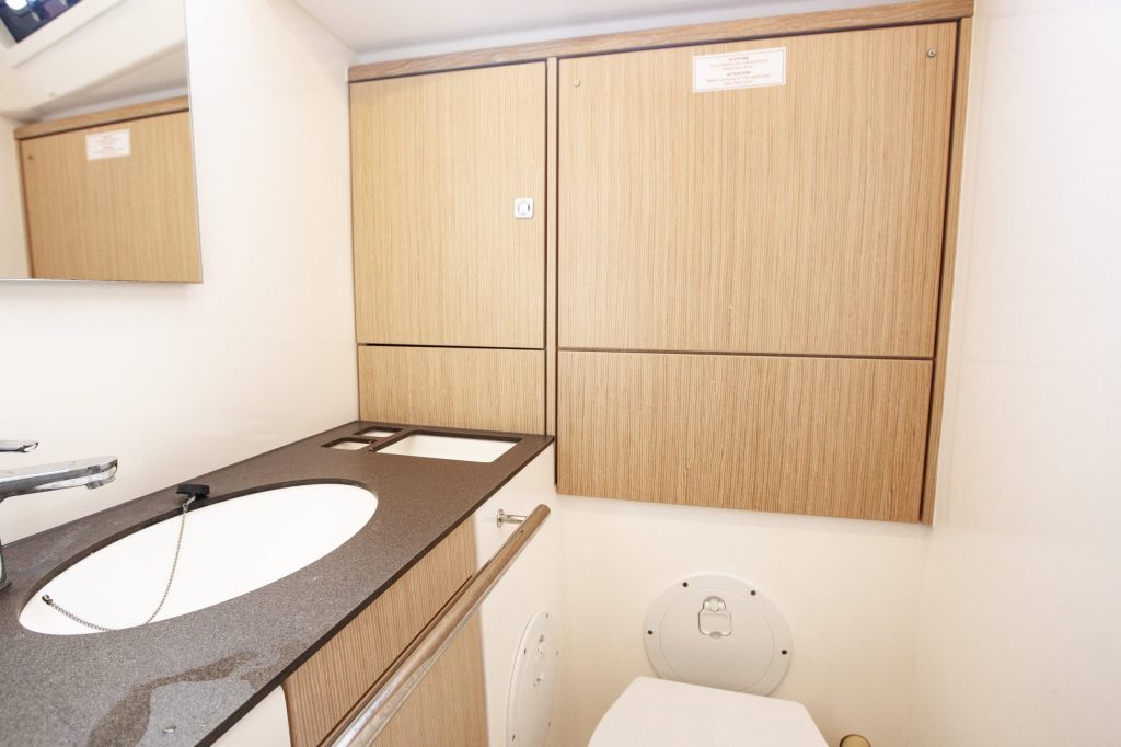 Bathroom in sailing yacht Bavaria Cruiser 46 Trex for charter in Orhaniye in Turkey