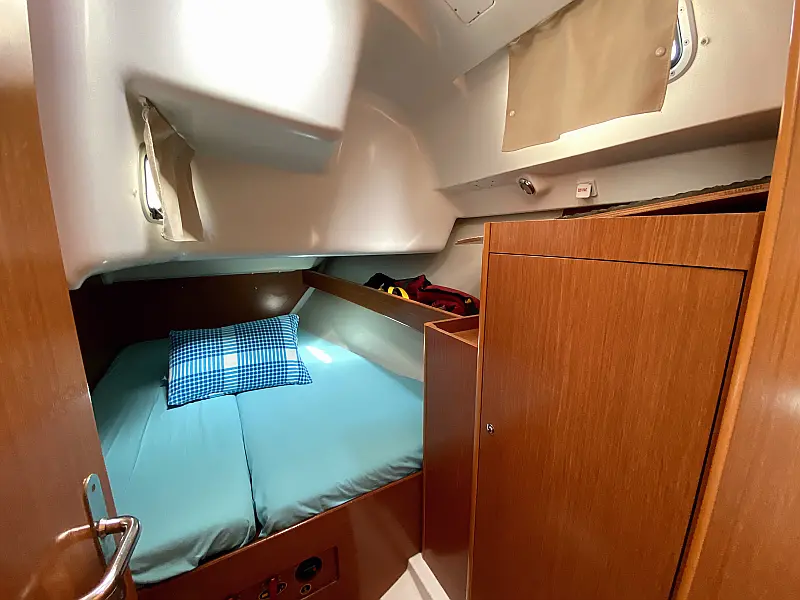 Aft cabin bed in sailing boat Beneteau Cyclades 39.3 Six Pack for charter in Fethiye in Turkey