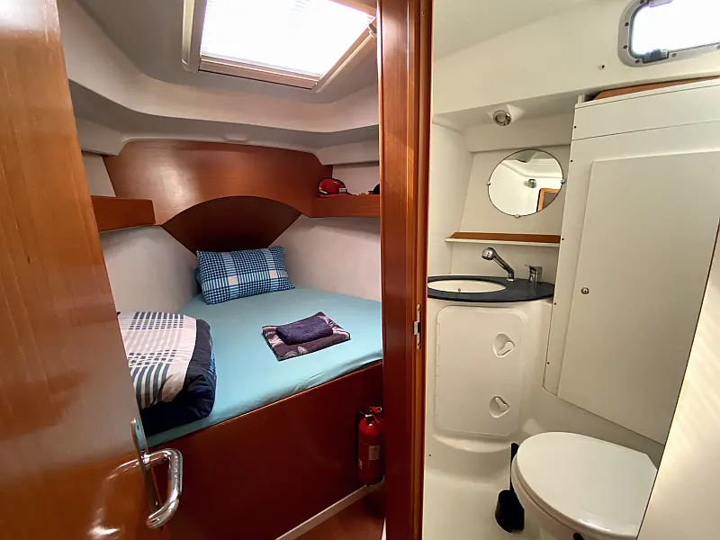 Forward cabin and bathroom in sailing boat Beneteau Cyclades 39.3 Six Pack for charter in Fethiye in Turkey