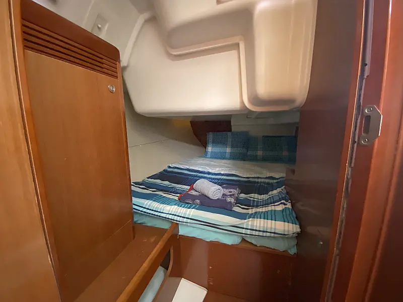 Aft cabin in sailing boat Beneteau Oceanis 37 Glen Rosa for charter in Fethiye in Turkey