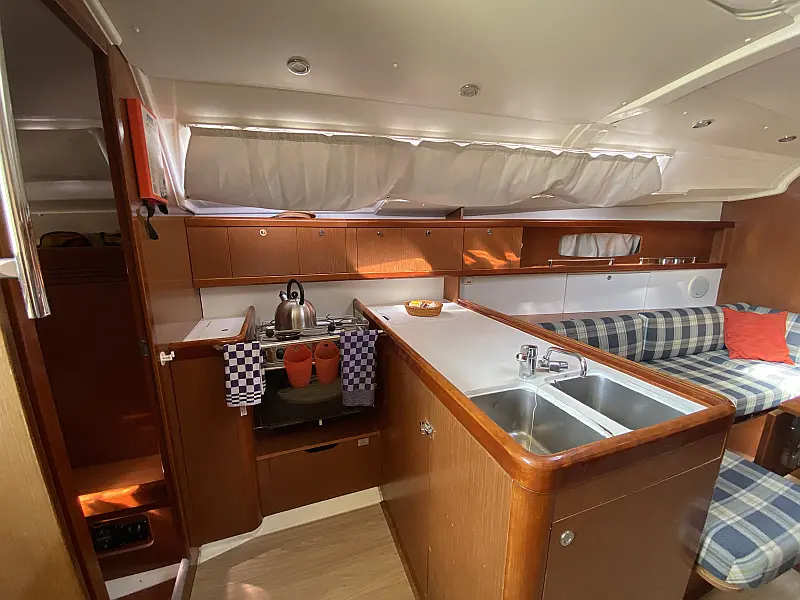 Galley in sailing boat Beneteau Oceanis 37 Glen Rosa for charter in Fethiye in Turkey