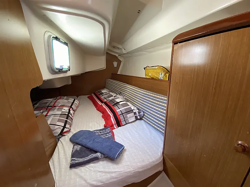 Aft cabin in sailing boat Jeanneau Sun Odyssey 32i Elif for charter in Fethiye in Turkey