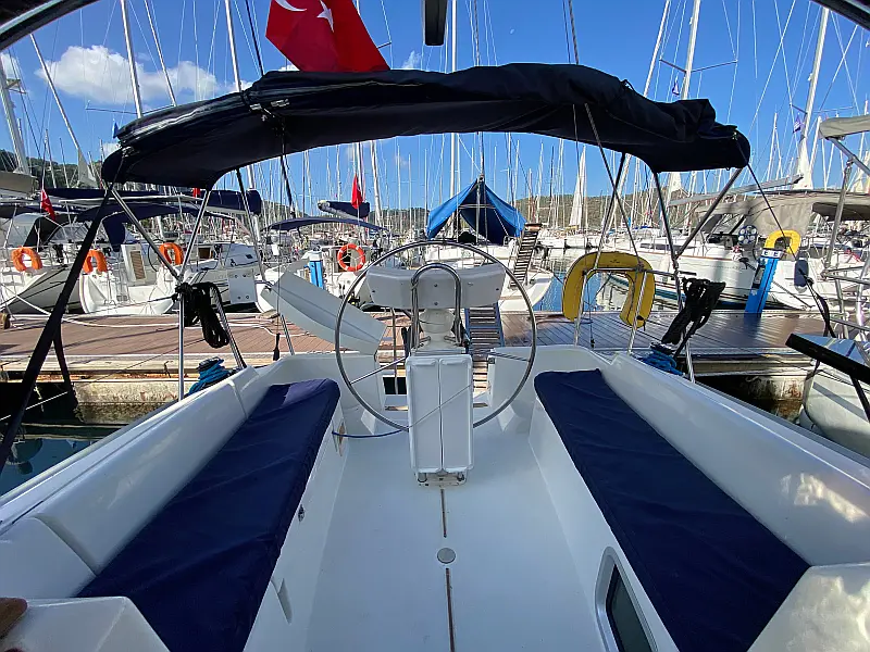 Cockpit of sailing boat Jeanneau Sun Odyssey 32i Elif for charter in Fethiye in Turkey