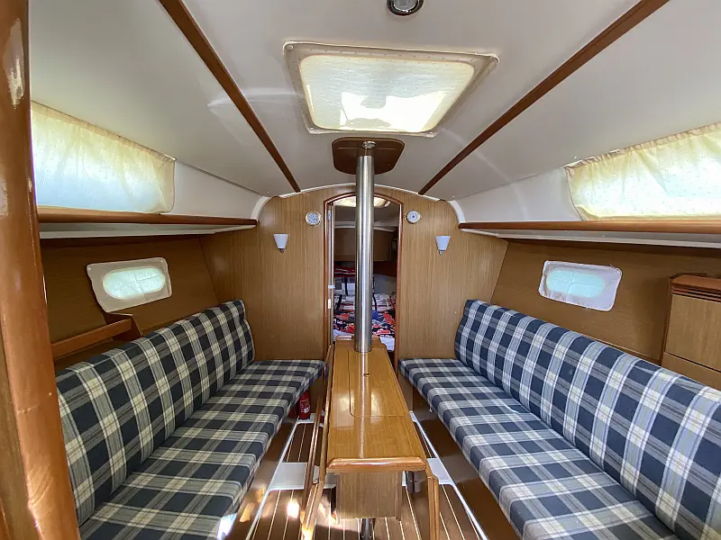 Saloon table in sailing boat Jeanneau Sun Odyssey 32i Elif for charter in Fethiye in Turkey