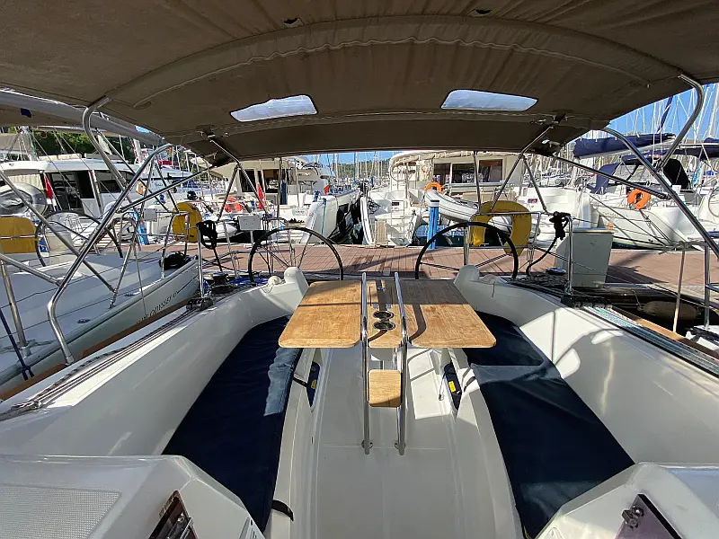 Cockpit of sailing boat Jeanneau Sun Odyssey 349 Blue Dreams for charter in Fethiye in Turkey