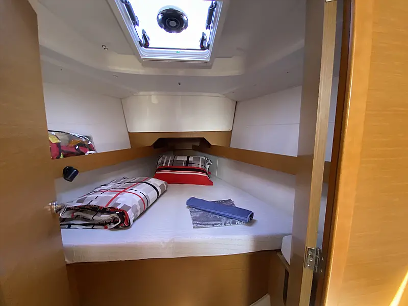 Forward cabin in sailing boat Jeanneau Sun Odyssey 349 Blue Dreams for charter in Fethiye in Turkey
