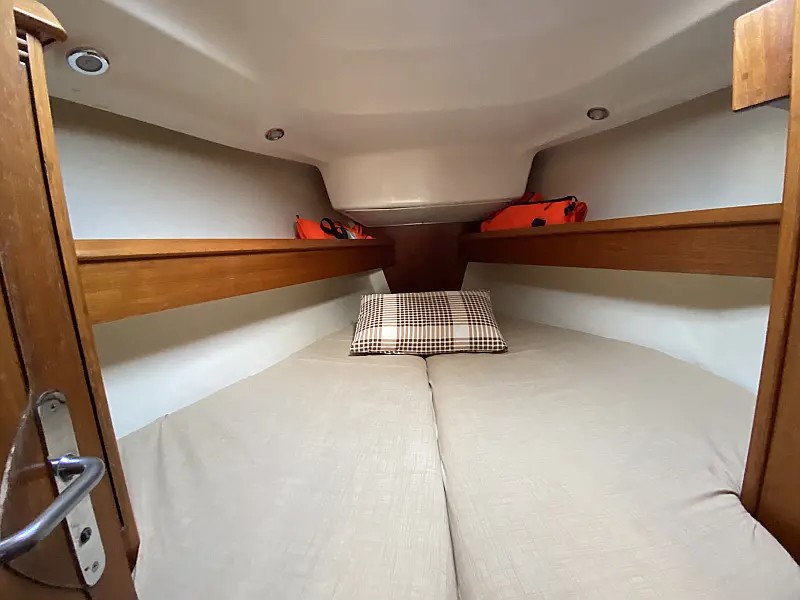 Forward cabin in sailing yacht Jeanneau Sun Odyssey 43 Saida for charter in Fethiye in Turkey