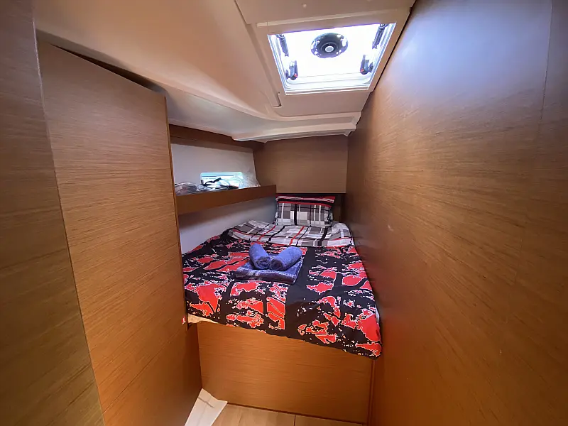 Forward cabin in sailing yacht Jeanneau Sun Odyssey 490 Derya for charter in Fethiye in Turkey
