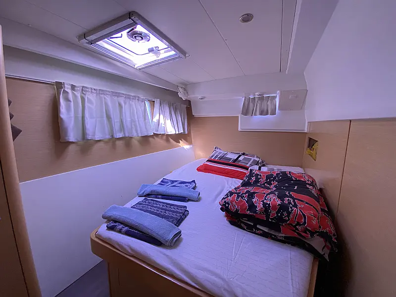 Aft cabin in catamaran Lagoon 400 Winnie for charter in Fethiye in Turkey