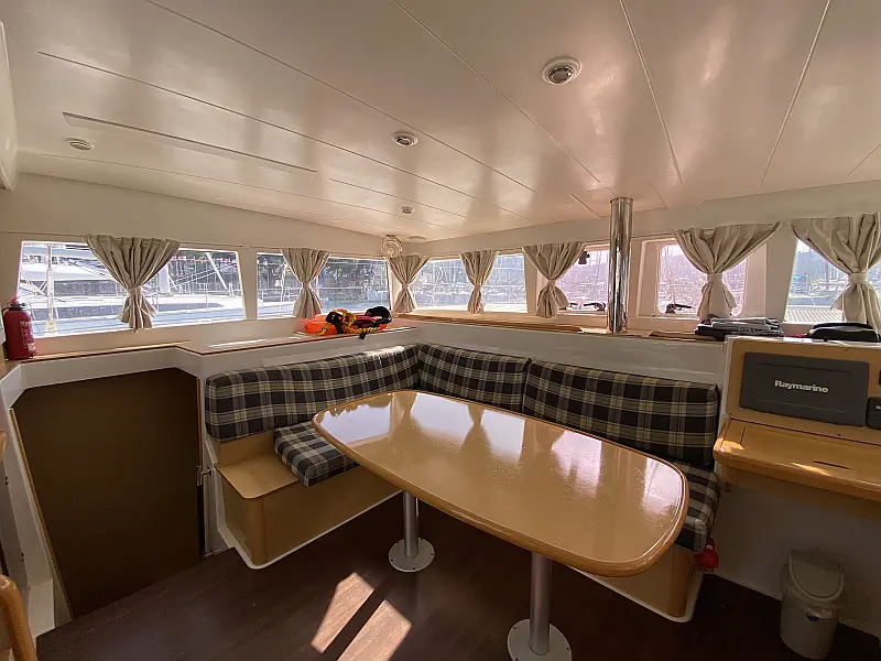 Saloon table in catamaran Lagoon 400 Winnie for charter in Fethiye in Turkey