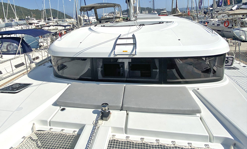 Sunbathing deck of catamaran Lagoon 40 Falcon for charter in Gocek in Turkey