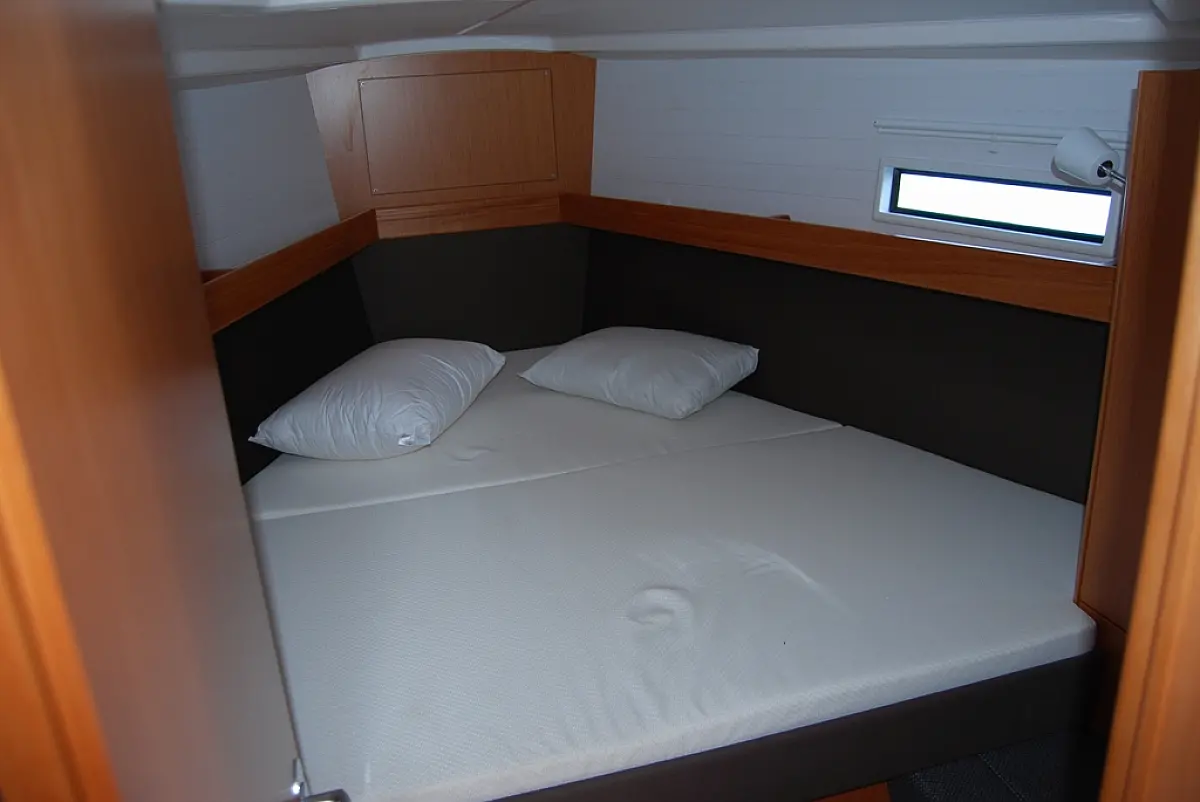 Forward cabin in sailing boat Bavaria Cruiser 37 for charter in Corfu in Greece