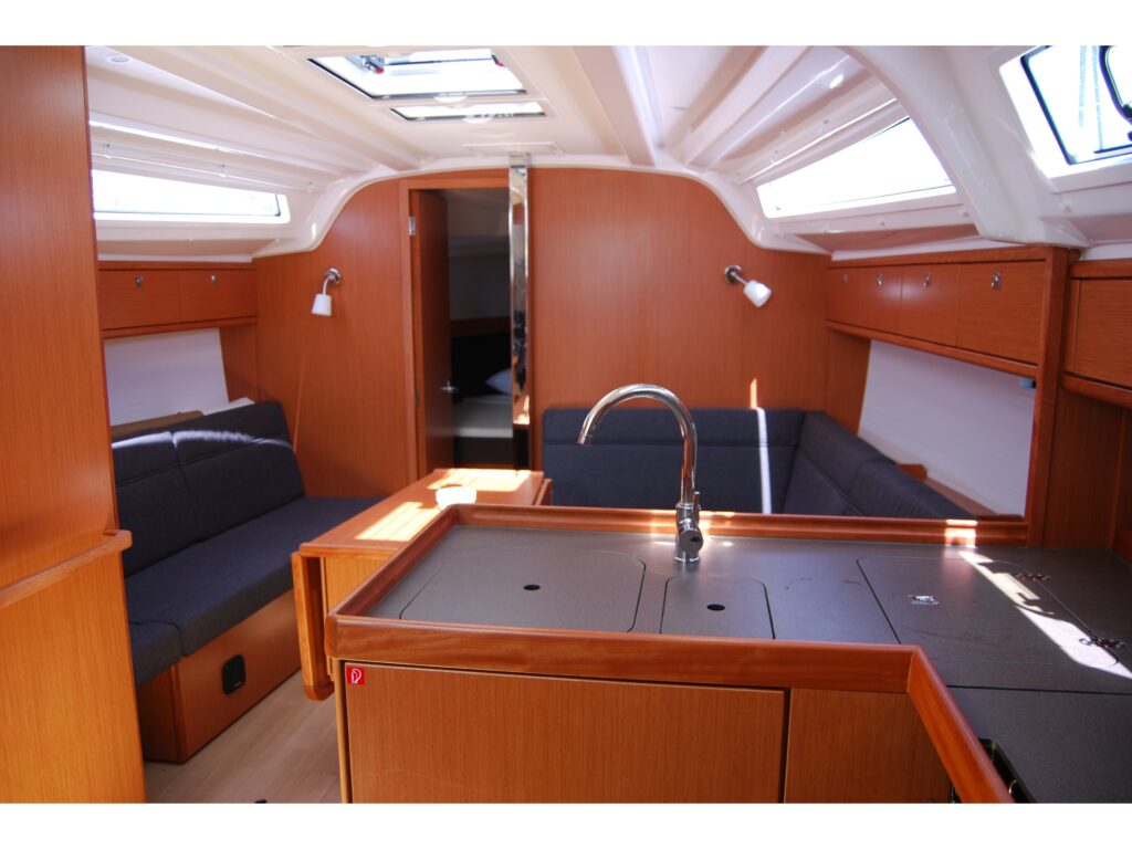 Saloon in sailing boat Bavaria Cruiser 37 for charter in Corfu in Greece