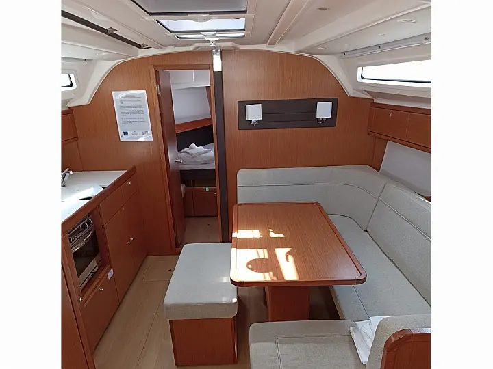Saloon in sailing yacht Bavaria Cruiser 41 for charter in Kefalonia in Greece