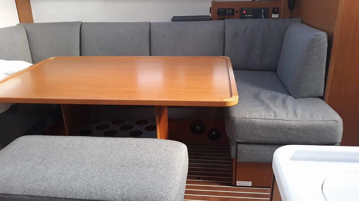 Saloon table in sailing yacht Bavaria Cruiser 46 Style Pinot Gris for charter in Corfu in Greece