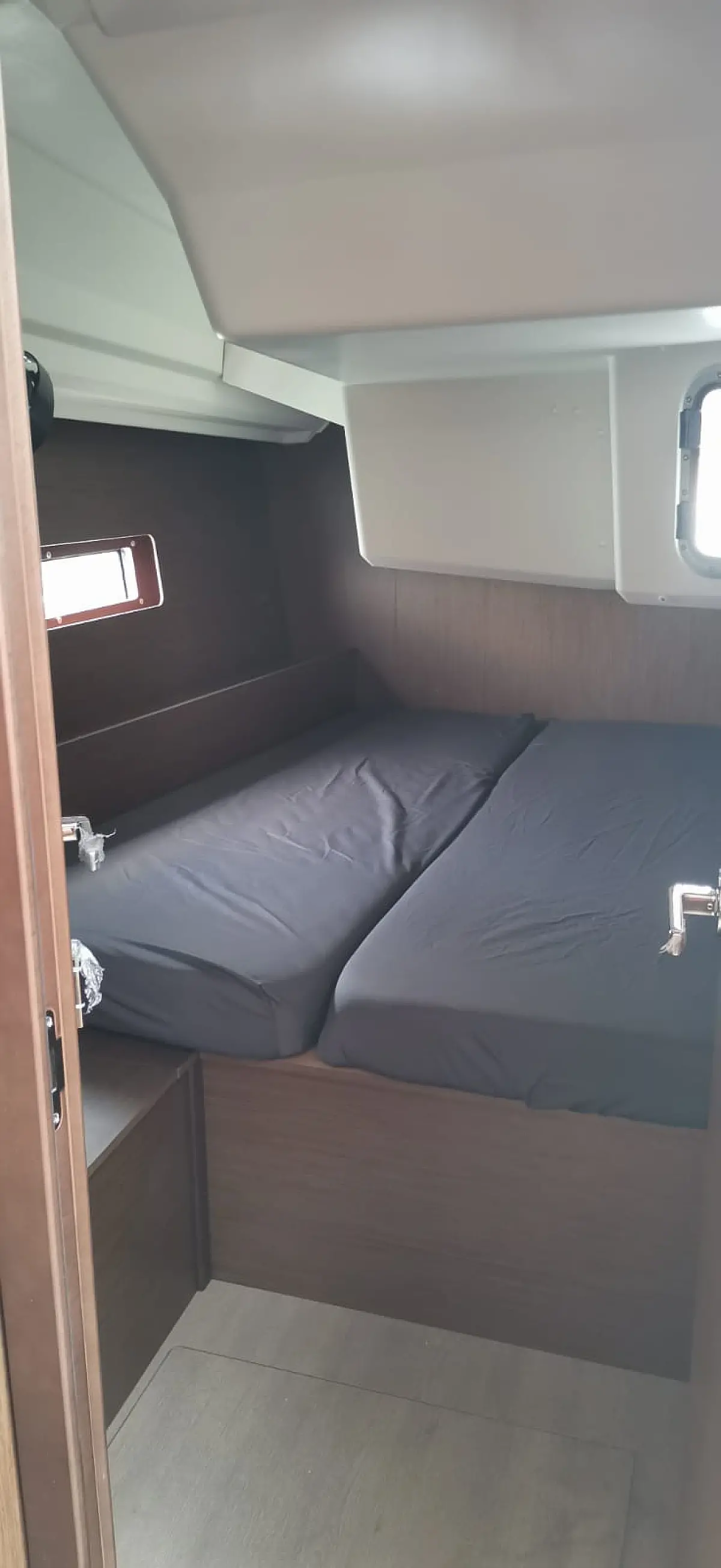 Aft cabin in sailing yacht Beneteau Oceanis 40.1 Milon for charter in Cephalonia in Greece