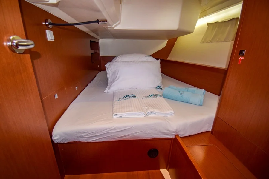 Aft cabin in sailing yacht Beneteau Oceanis 45 Tonic in Marmaris in Turkey