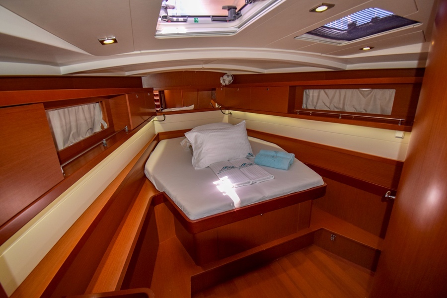 Forward cabin in sailing yacht Beneteau Oceanis 45 Tonic in Marmaris in Turkey