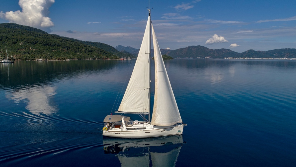 Sailing yacht Beneteau Oceanis 45 Tonic in Marmaris in Turkey
