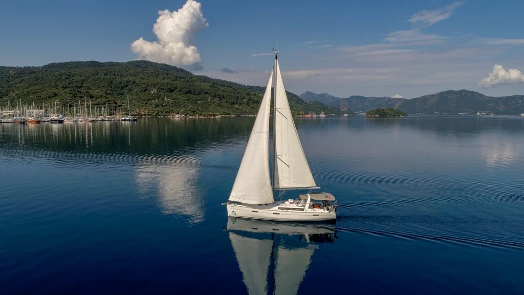 Sailing yacht Beneteau Oceanis 45 Tonic in Marmaris in Turkey
