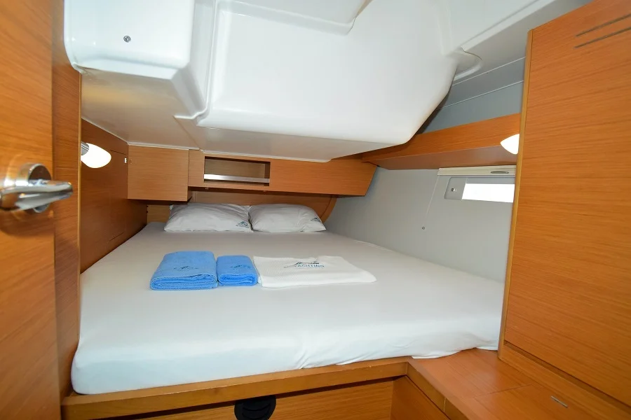 Aft cabin in sailing yacht Dufour 430 Grand Large Ida for charter in Marmaris in Turkey