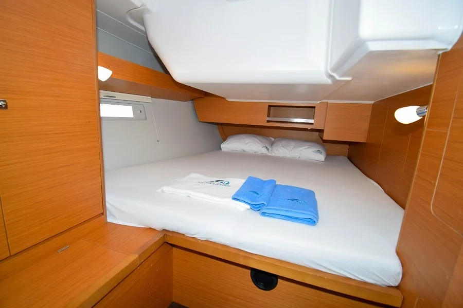 Aft cabin in sailing yacht Dufour 430 Grand Large Ida for charter in Marmaris in Turkey