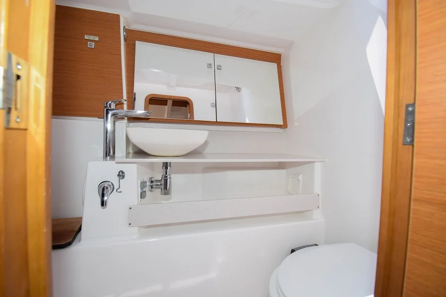 Bathroom in sailing yacht Dufour 430 Grand Large Ida for charter in Marmaris in Turkey