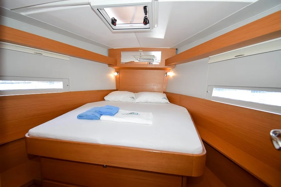 Forward cabin in sailing yacht Dufour 430 Grand Large Ida for charter in Marmaris in Turkey