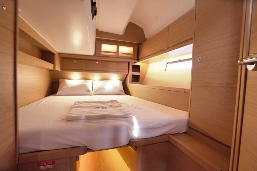 Aft cabin in sailing yacht Dufour 52 Grand Large La Esperanza for charter in Marmaris in Turkey