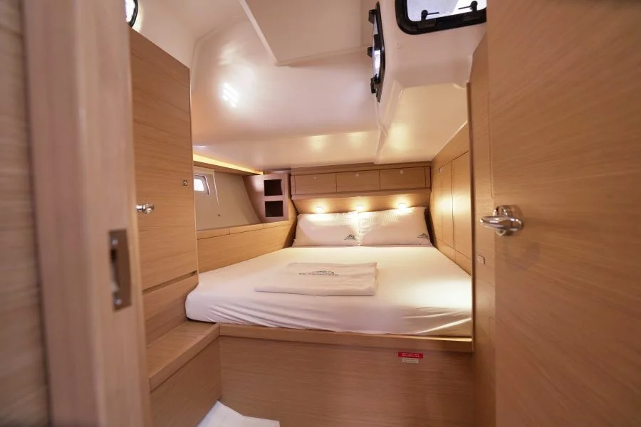 Aft cabin in sailing yacht Dufour 52 Grand Large La Esperanza for charter in Marmaris in Turkey