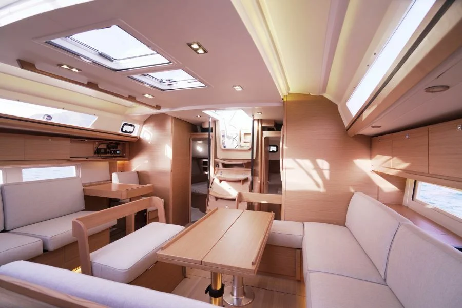 Saloon in sailing yacht Dufour 52 Grand Large La Esperanza for charter in Marmaris in Turkey