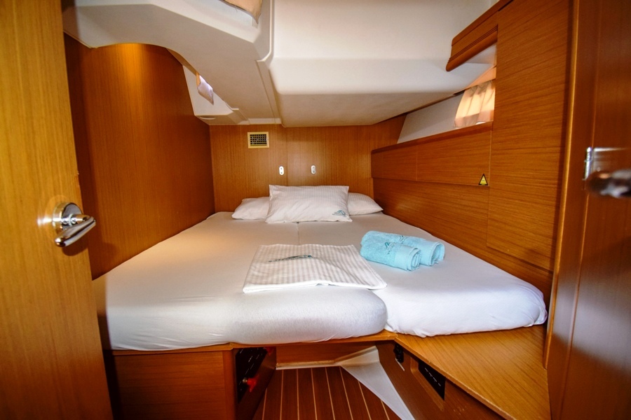 Aft cabin in sailing yacht Jeanneau 53 Nazli Denizim for charter in Marmaris in Turkey