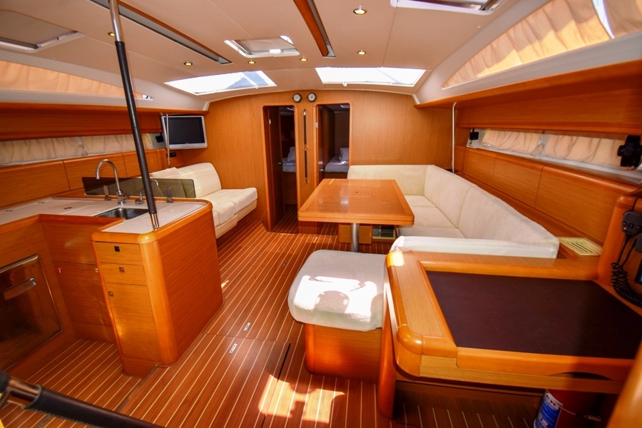 Saloon in sailing yacht Jeanneau 53 Nazli Denizim for charter in Marmaris in Turkey