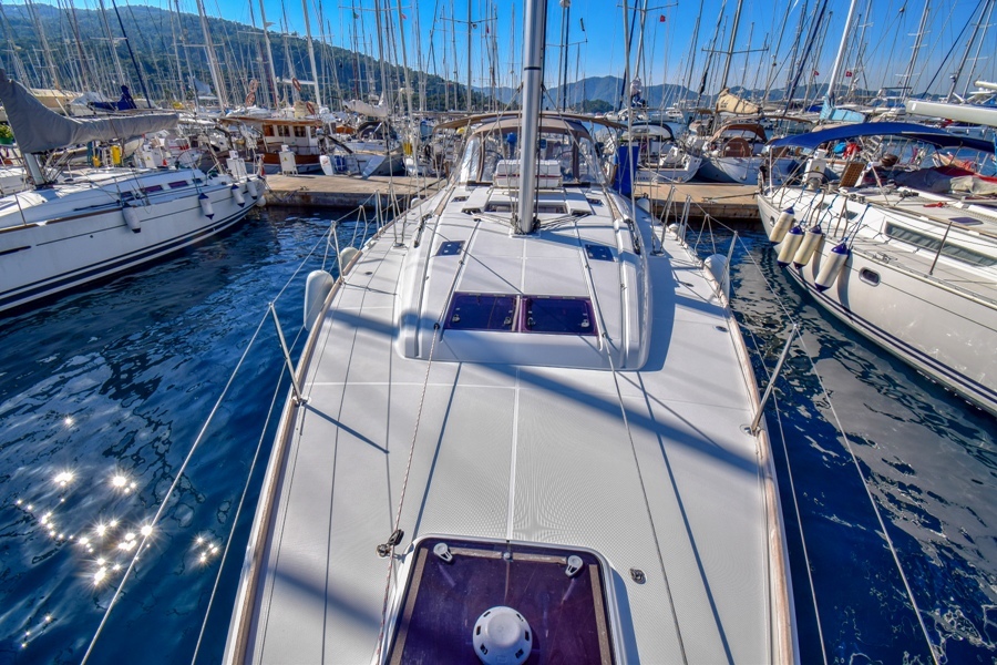Deck of sailing yacht Jeanneau Sun Odyssey 479 Sky Selin for charter in Marmaris in Turkey