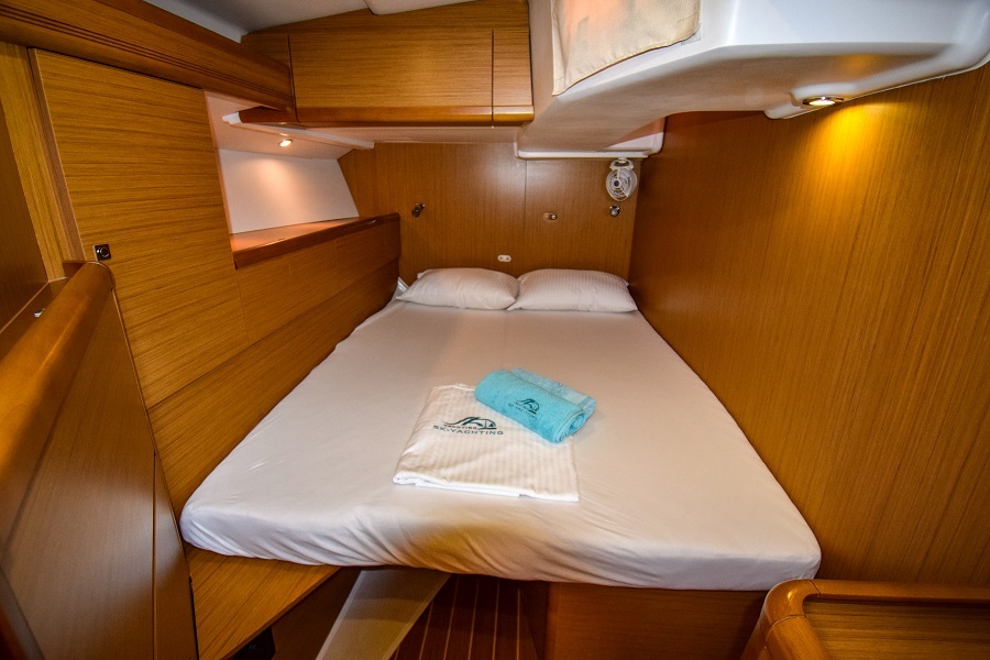 Aft cabin in sailing yacht Jeanneau Sun Odyssey 50DS Eleven for charter in Marmaris in Turkey