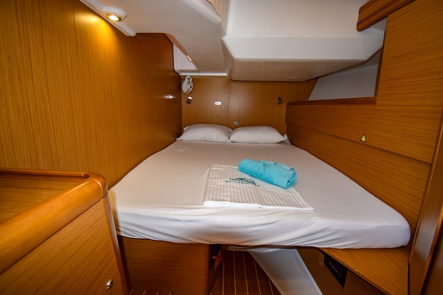 Aft cabin in sailing yacht Jeanneau Sun Odyssey 50DS Eleven for charter in Marmaris in Turkey