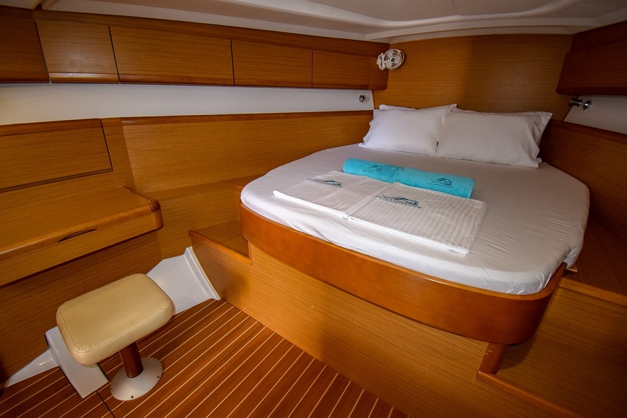 Forward cabin in sailing yacht Jeanneau Sun Odyssey 50DS Eleven for charter in Marmaris in Turkey