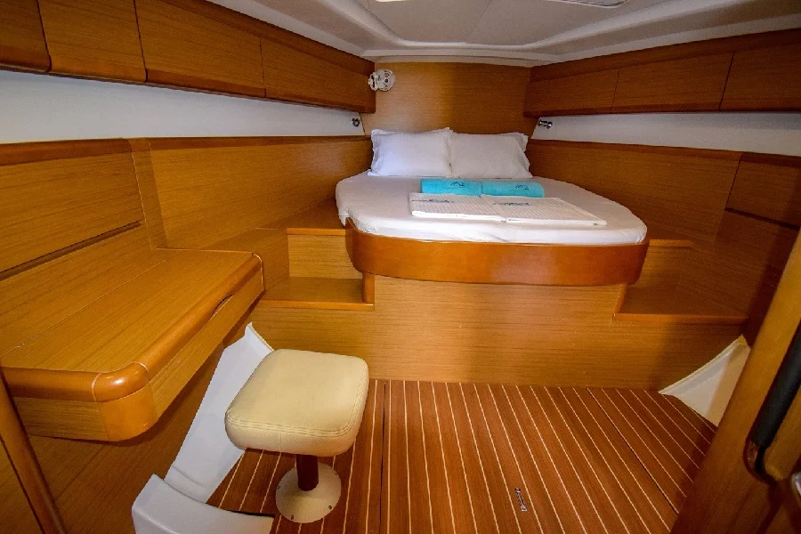 Forward cabin in sailing yacht Jeanneau Sun Odyssey 50DS Eleven for charter in Marmaris in Turkey