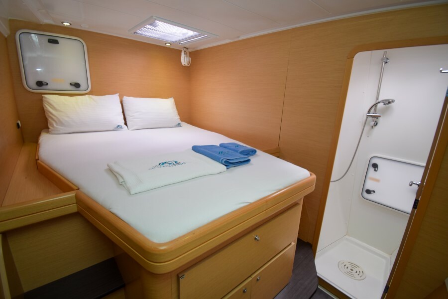 Aft cabin in catamaran Lagoon 421 Rain Dogs for charter in Marmaris in Turkey