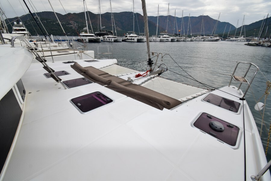 Sunbathing deck of catamaran Lagoon 421 Rain Dogs for charter in Marmaris in Turkey