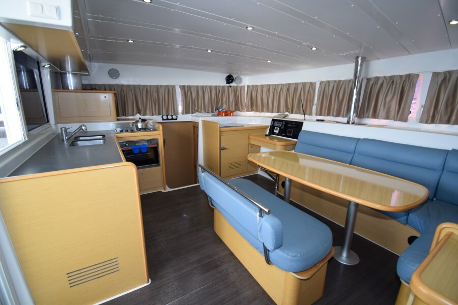 Saloon in catamaran Lagoon 421 Rain Dogs for charter in Marmaris in Turkey