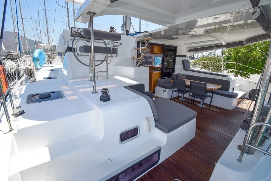 Cockpit of catamaran Lagoon 42 Bige for charter in Marmaris in Turkey