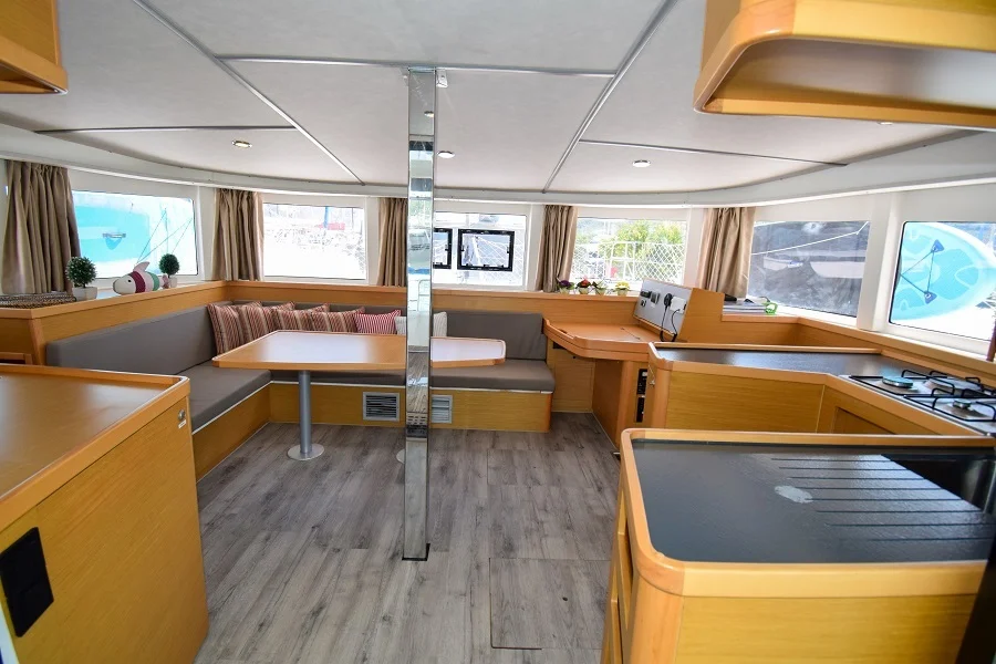 Saloon in catamaran Lagoon 42 Bige for charter in Marmaris in Turkey