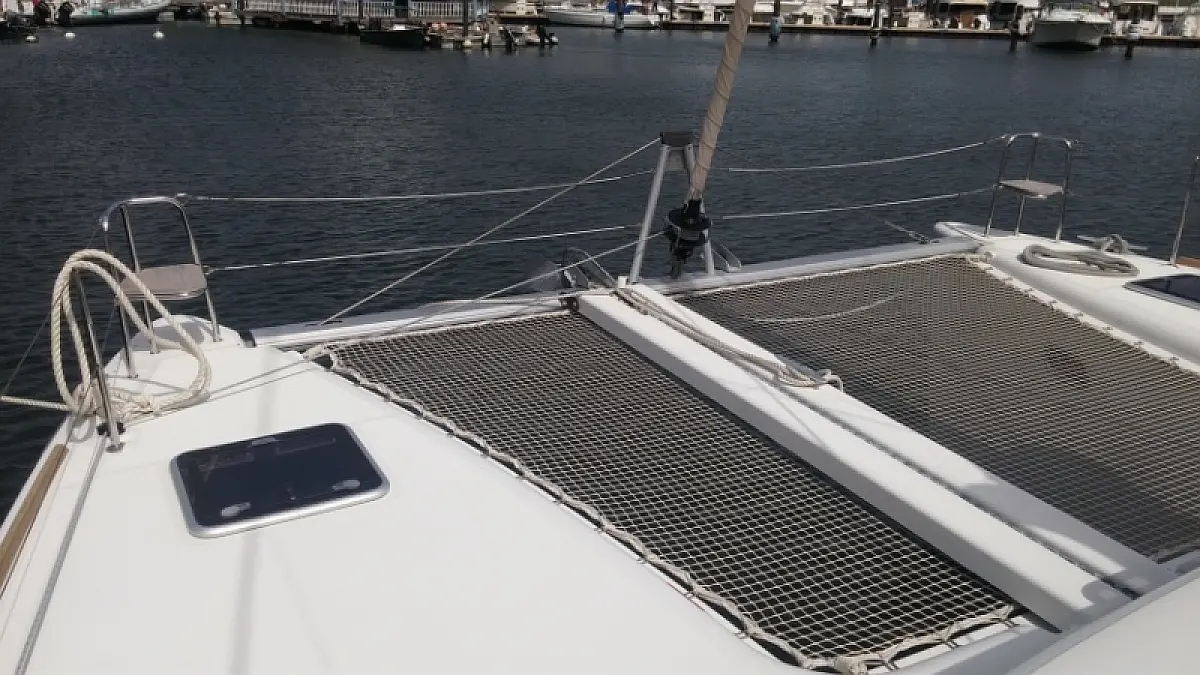 Forward deck in catamaran Lagoon 400 S2 Trixi for charter in Guadeloupe