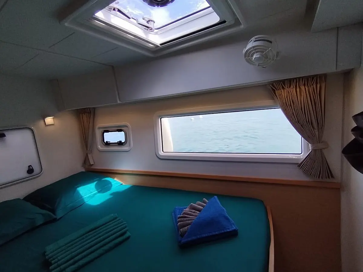 Aft cabin in catamaran Lagoon 42 Tigra for charter in Guadeloupe