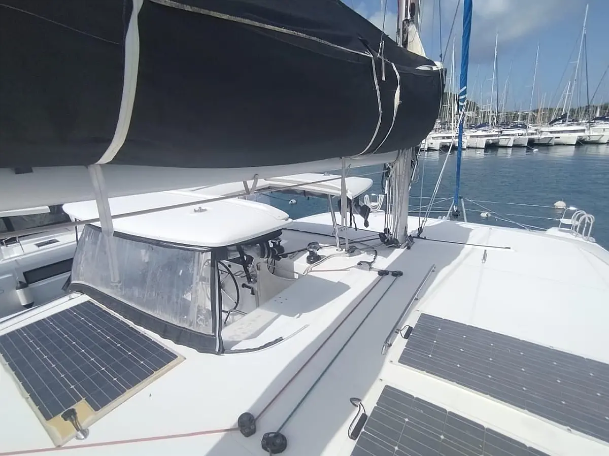 Fly Bridge of catamaran Lagoon 42 Tigra for charter in Guadeloupe
