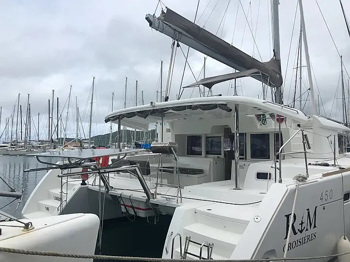 Catamaran Lagoon 450 Lorena for charter in Martinique