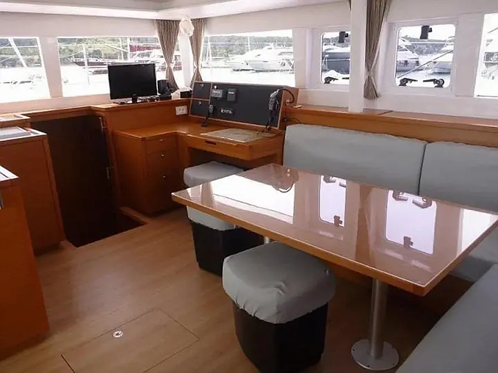 Saloon table of catamaran Lagoon 450 Lorena for charter in Martinique