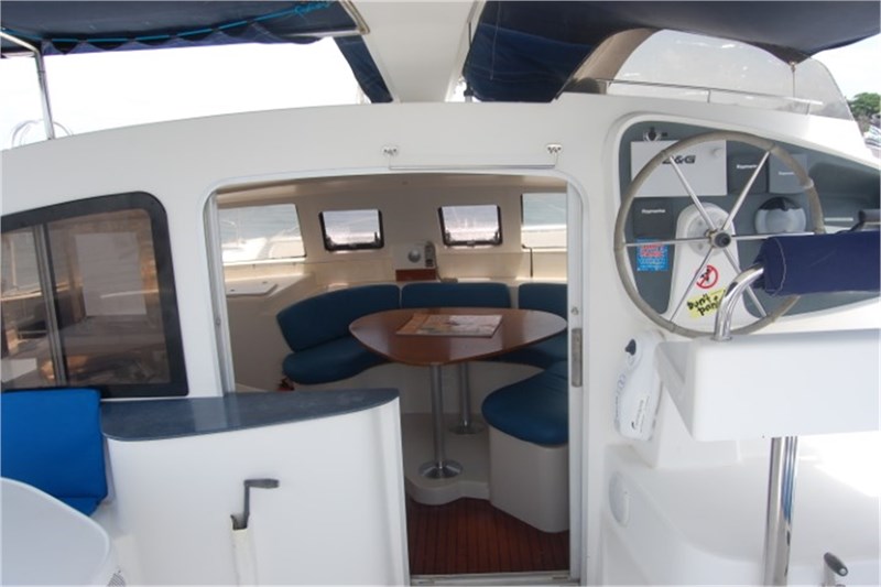 Saloon in catamaran Fountaine Pajot Lavezzi 40 Kupela for charter in Cuba
